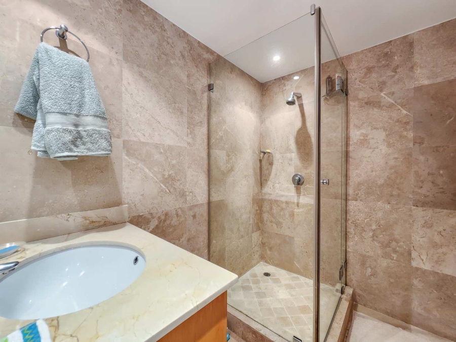 3 Bedroom Property for Sale in Sea Point Western Cape